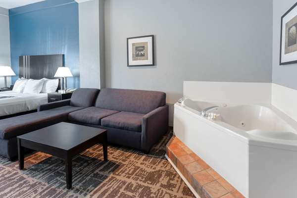 Suite - La Quinta Inn & Suites Kerrville - I-10, Exit 508