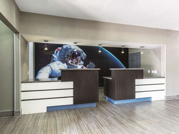  - La Quinta Inn & Suites Webster