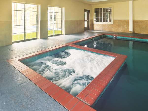 Pool - La Quinta Inn & Suites Webster