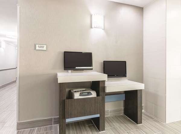 Conference Area - La Quinta Inn & Suites Webster