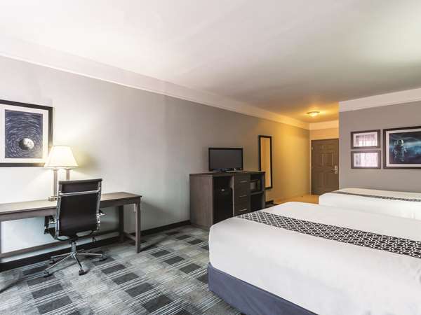  - La Quinta Inn & Suites Webster