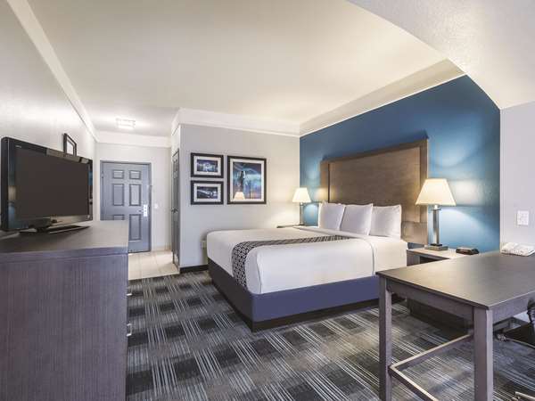  - La Quinta Inn & Suites Webster