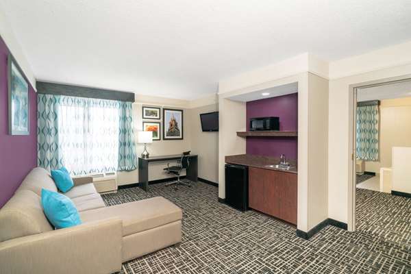 Suite - La Quinta Inn & Suites Albany Airport Latham - I-87, Exit 6