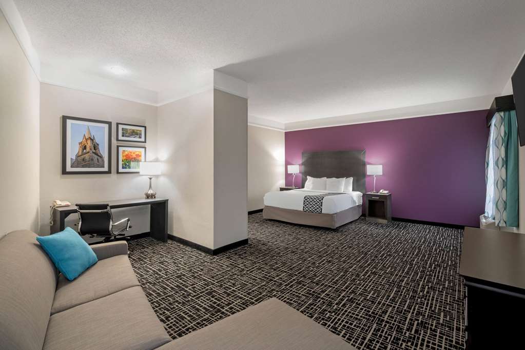 LA QUINTA INN STE LATHAM ALBANY AP-guestroom-Guest Room,On-Site.jpg