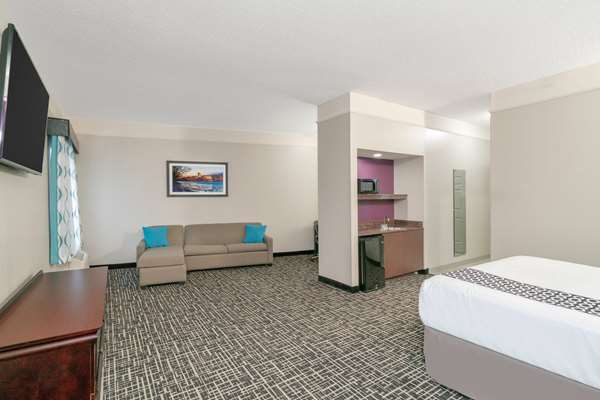  - La Quinta Inn & Suites Albany Airport Latham - I-87, Exit 6