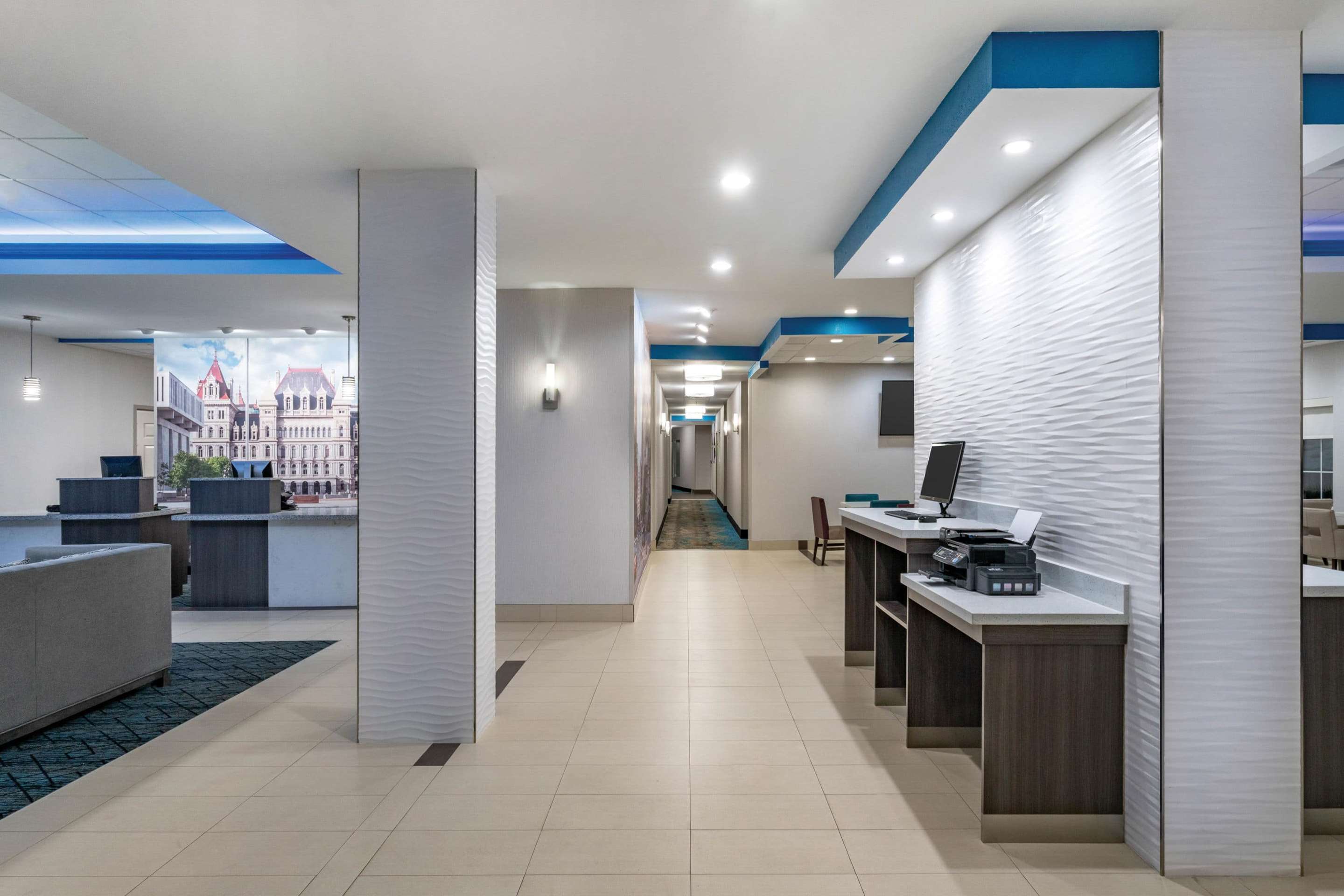 Lobby | La Quinta Inn & Suites by Wyndham Latham Albany Airport