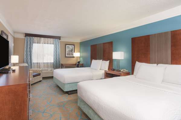  - La Quinta Inn & Suites Elizabethtown - I-65, Exit 94