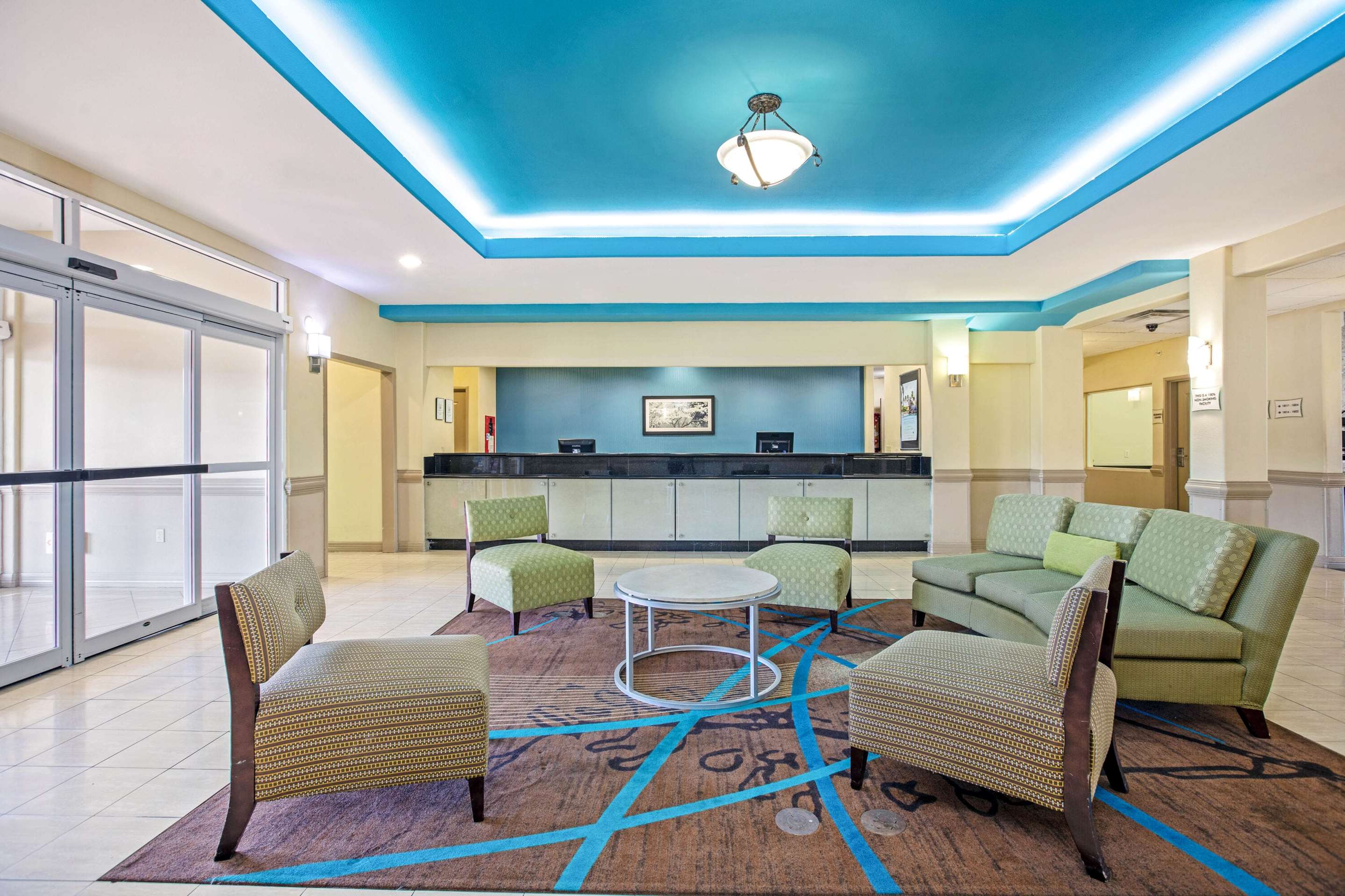 Lobby | La Quinta Inn & Suites by Wyndham Corpus Christi Airport