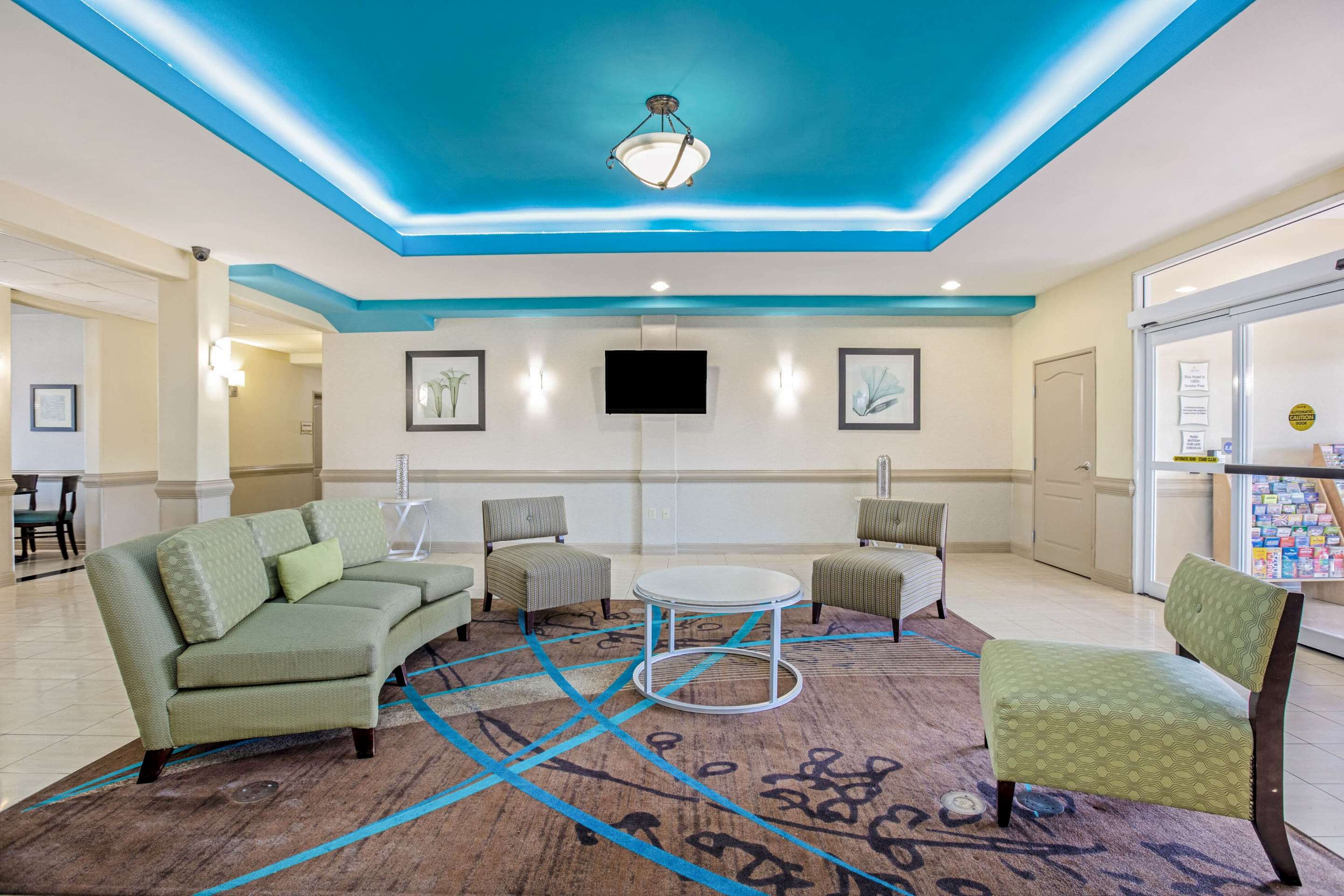 Lobby | La Quinta Inn & Suites by Wyndham Corpus Christi Airport
