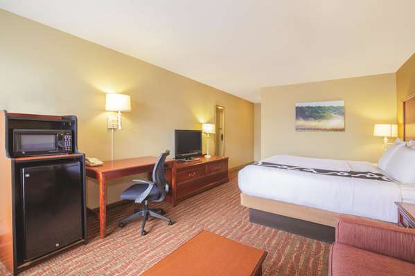  - La Quinta Inn & Suites Bentonville - I-49, Exit 85