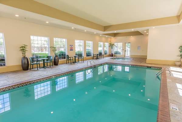 Pool - La Quinta Inn & Suites Bentonville - I-49, Exit 85