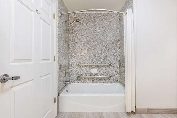  - La Quinta Inn Fredericksburg