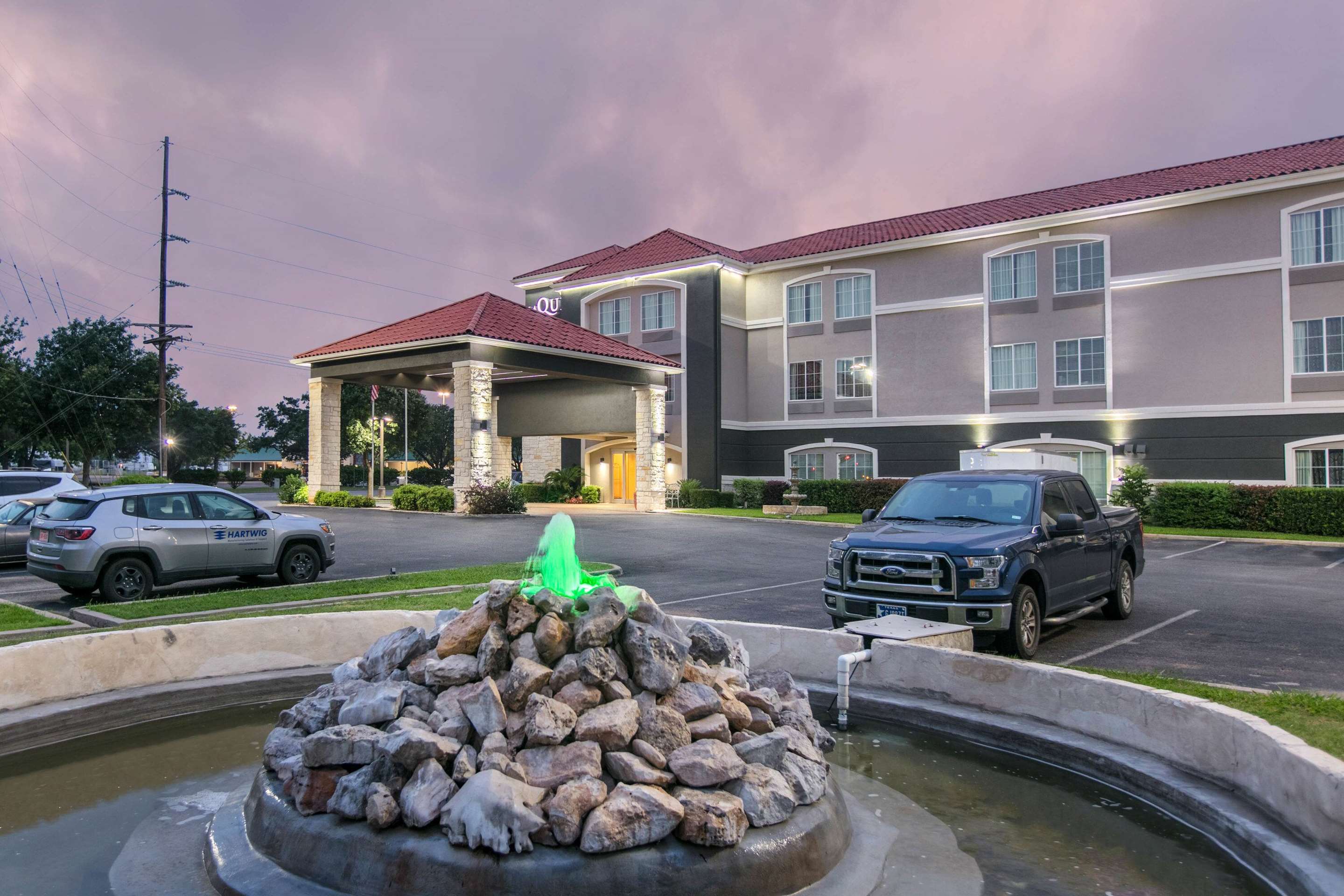 Exterior | La Quinta Inn & Suites by Wyndham Fredericksburg