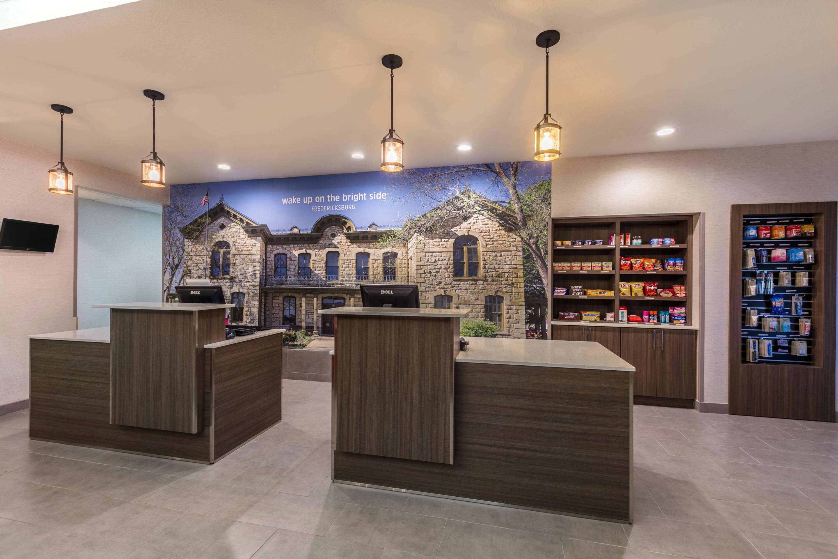 Reception | La Quinta Inn & Suites by Wyndham Fredericksburg