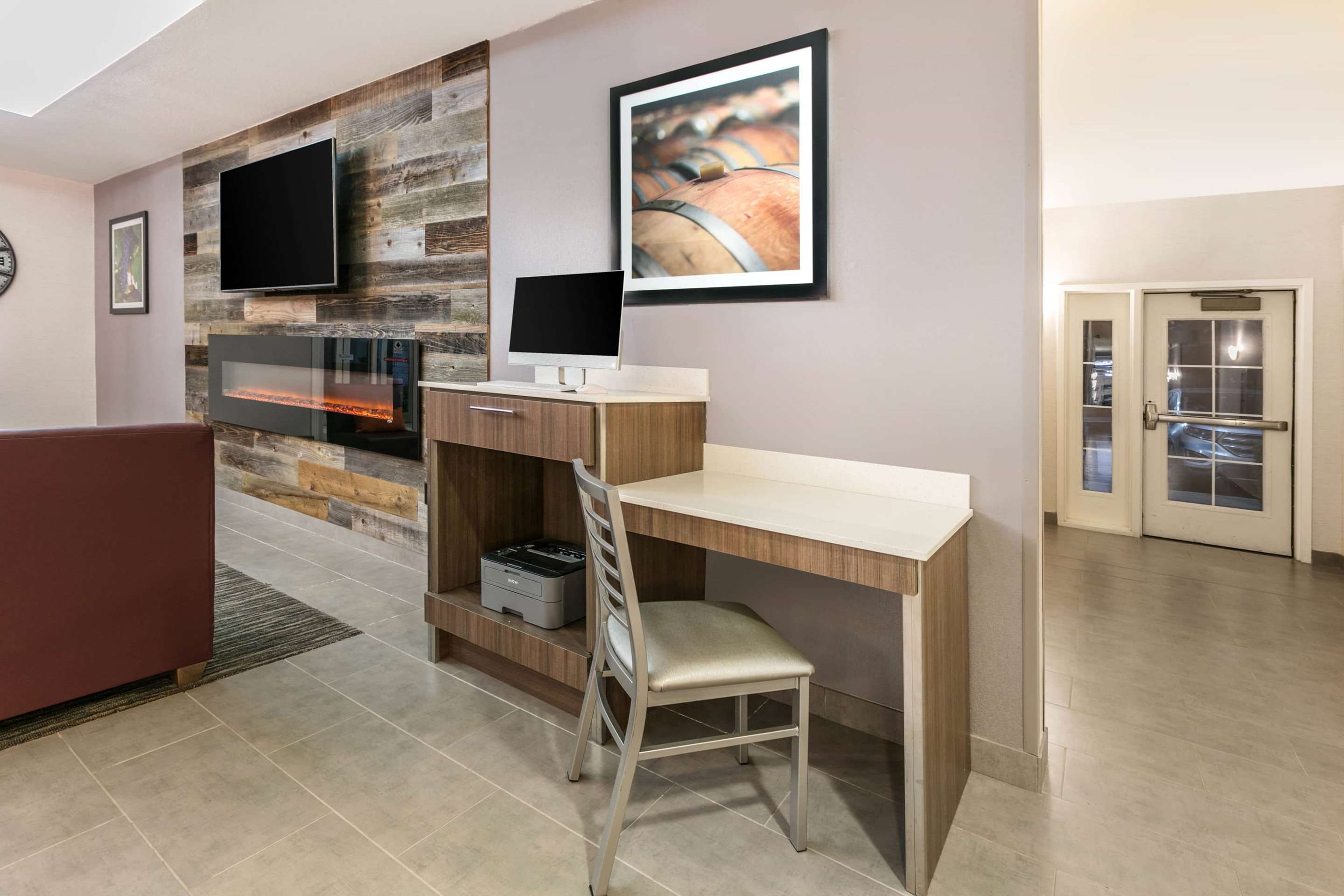 Business Center | La Quinta Inn & Suites by Wyndham Fredericksburg
