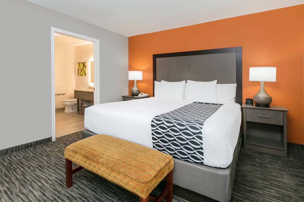LA QUINTA INN STE FREDERICKSBURG-guestroom-Guest Room,Suite,On-Site.jpg