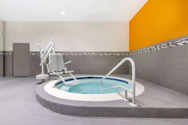 Pool - La Quinta Inn Lynnwood - I-5, Exit 181