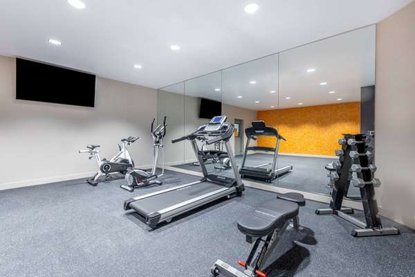 Fitness/ Exercise Room - La Quinta Inn Lynnwood - I-5, Exit 181