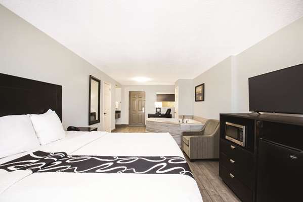 Suite - La Quinta Inn & Suites Daytona Beach