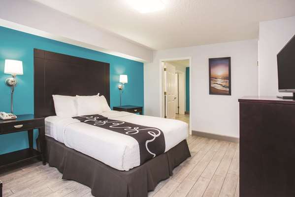 Suite - La Quinta Inn & Suites Daytona Beach