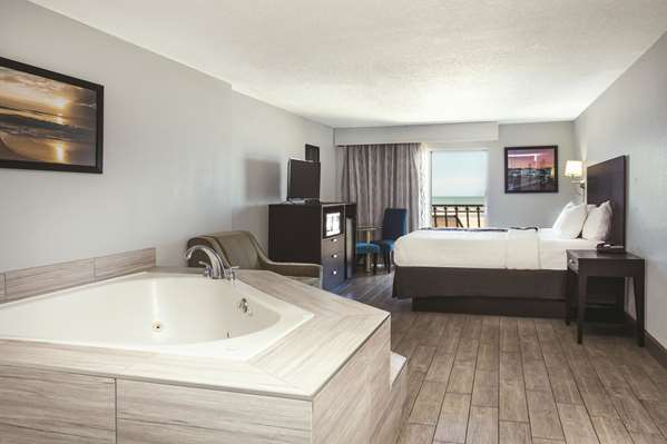 Suite - La Quinta Inn & Suites Daytona Beach