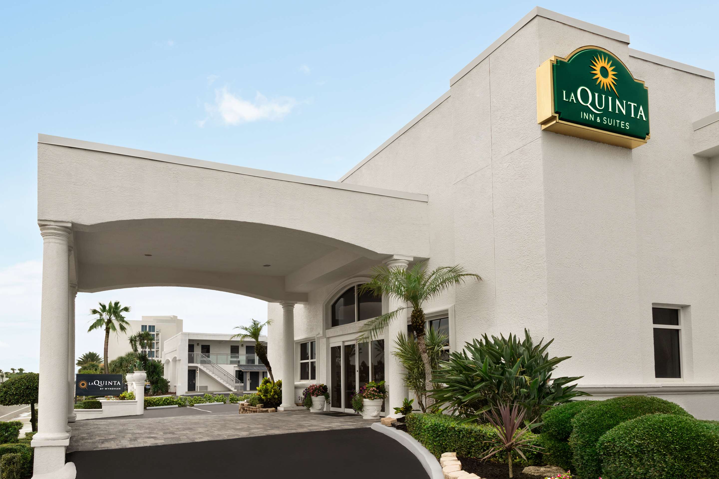 Exterior | La Quinta Inn & Suites by Wyndham Oceanfront Daytona Beach