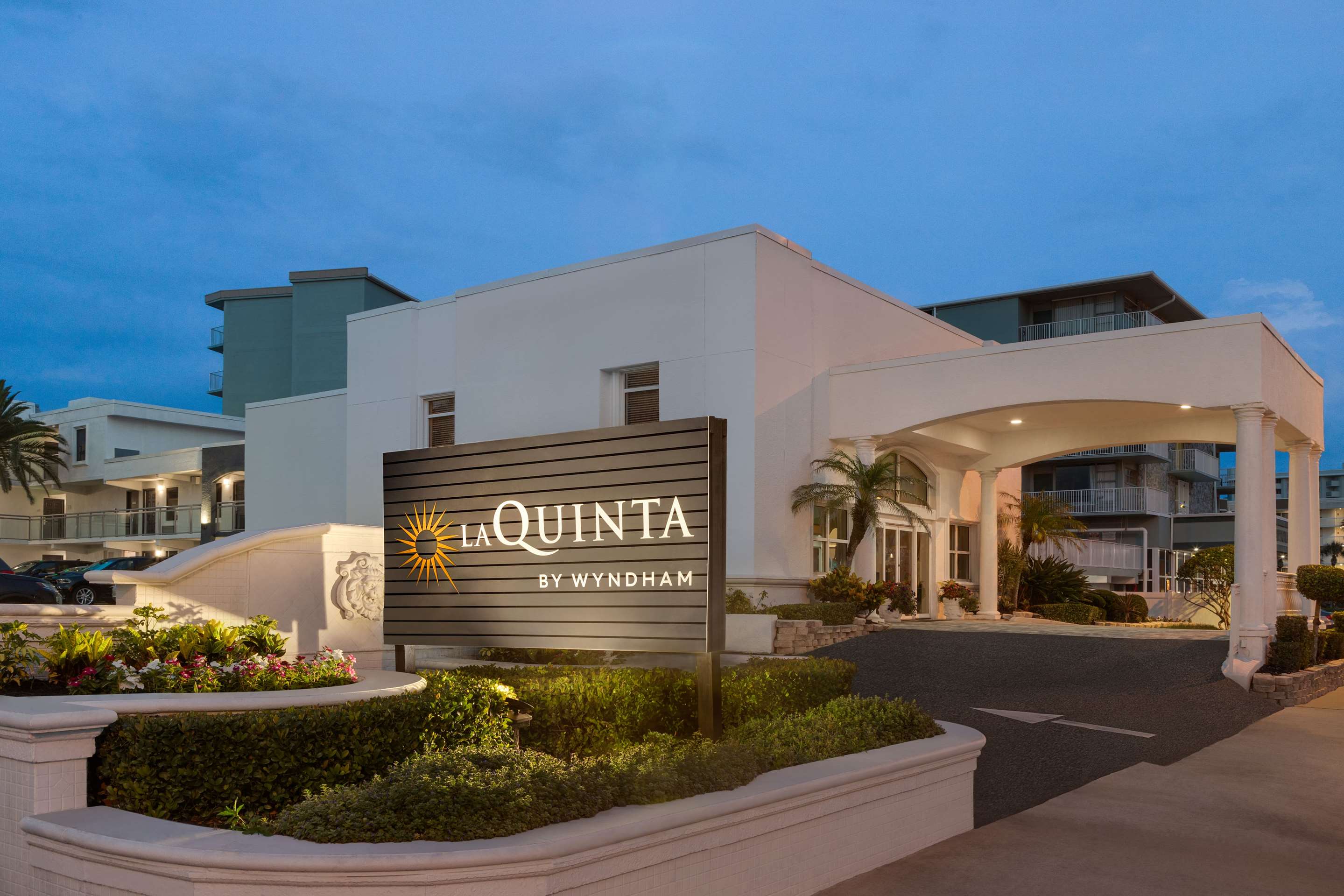 Exterior | La Quinta Inn & Suites by Wyndham Oceanfront Daytona Beach
