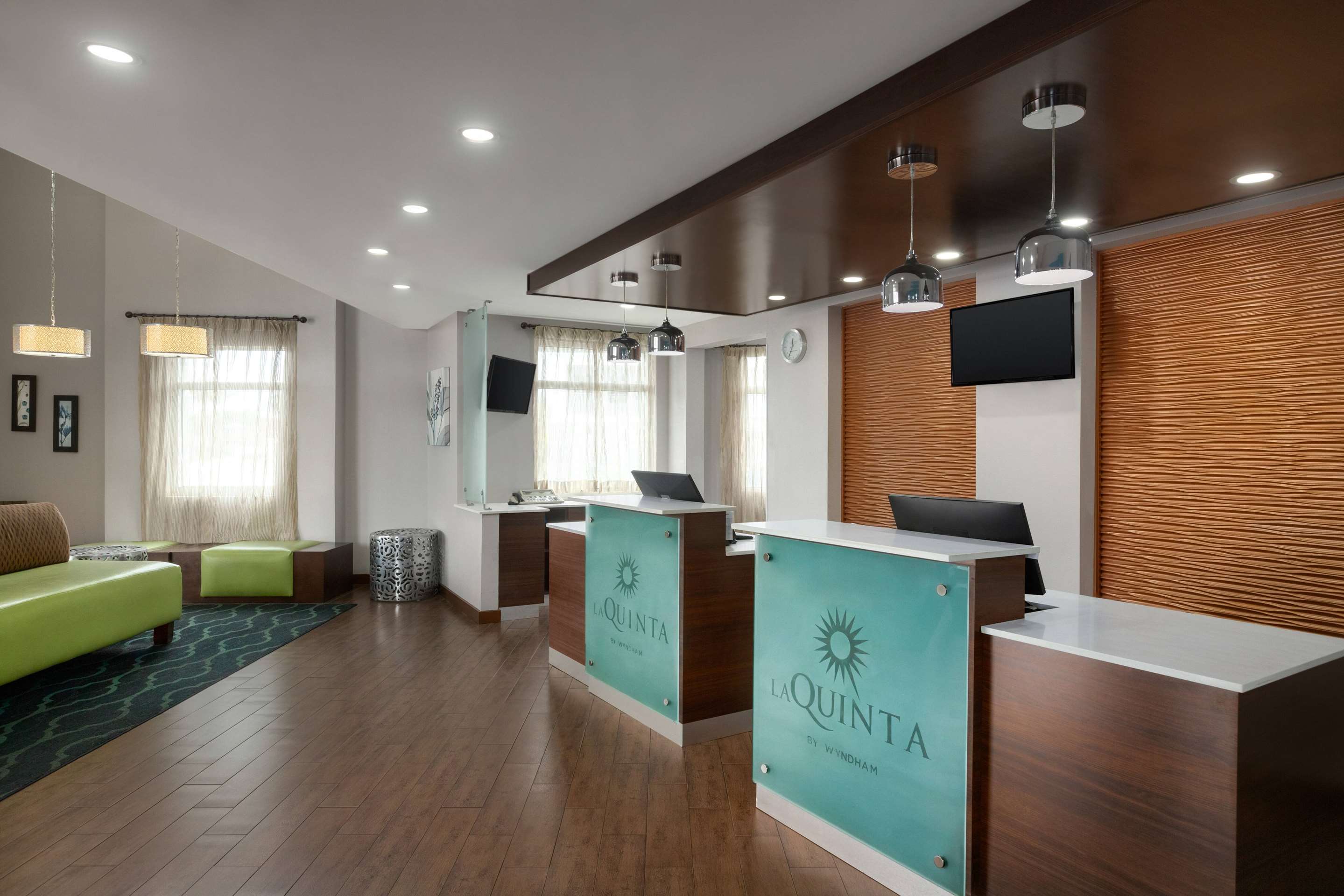 Reception | La Quinta Inn & Suites by Wyndham Oceanfront Daytona Beach