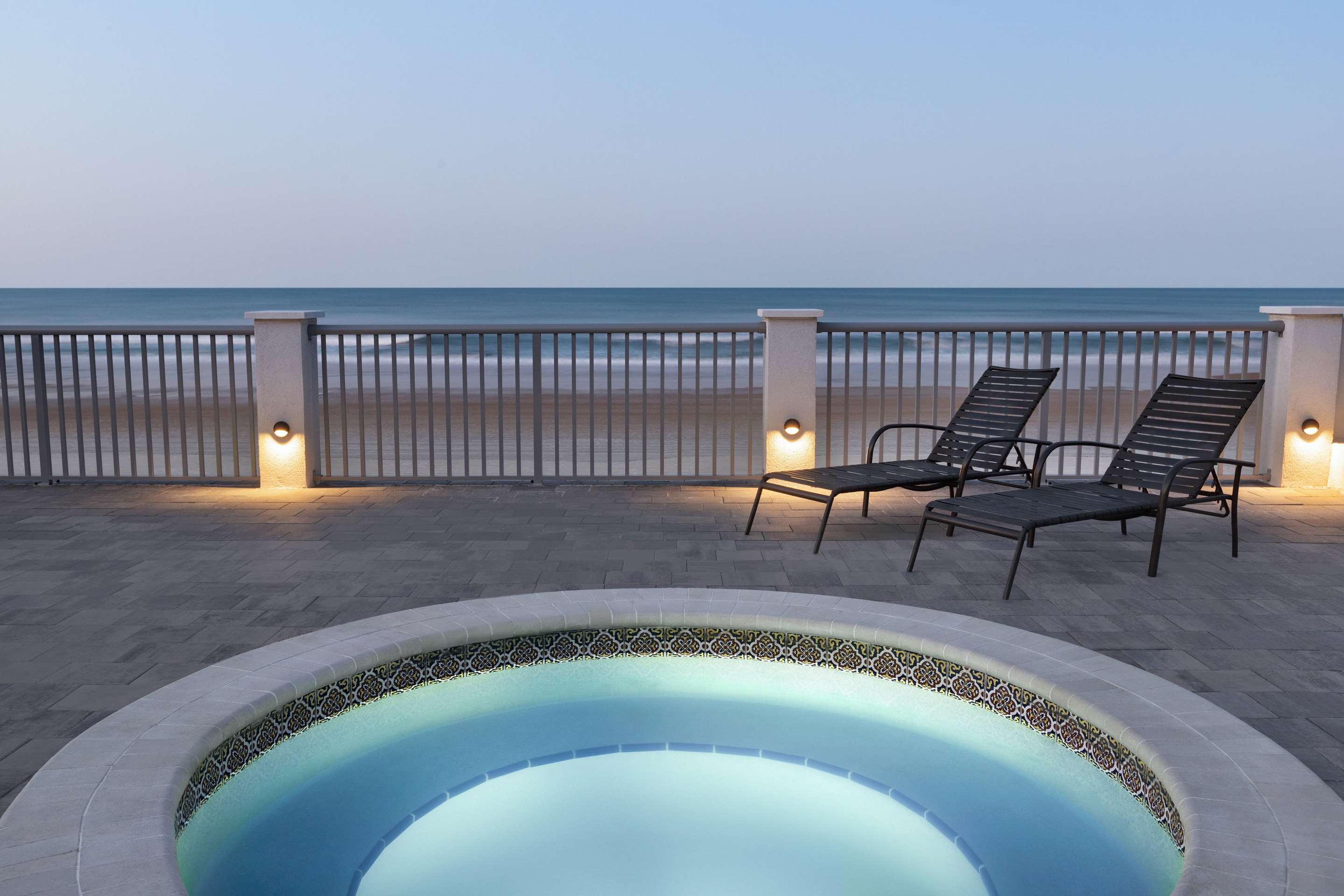 Pool | La Quinta Inn & Suites by Wyndham Oceanfront Daytona Beach