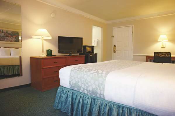  - La Quinta Inn Lenexa - I-35, Exit 224