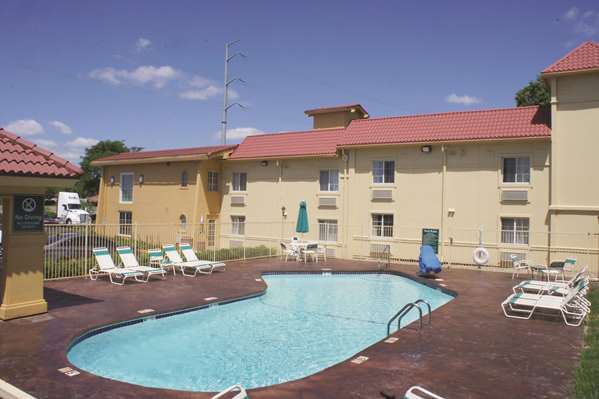 Pool - La Quinta Inn Lenexa - I-35, Exit 224