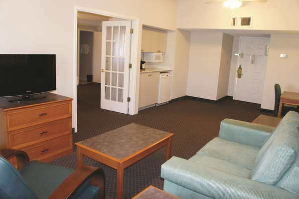 Suite - La Quinta Inn Lenexa - I-35, Exit 224