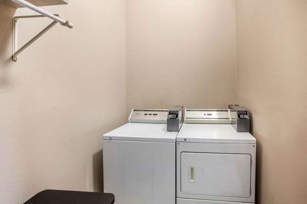 Amenities - La Quinta Inn & Suites Pasadena