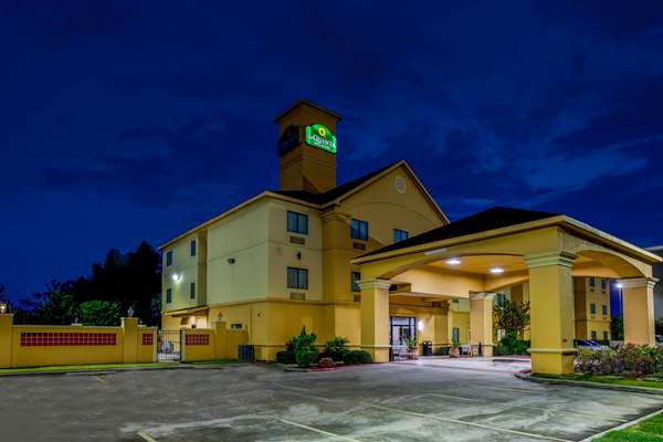 Exterior view - La Quinta Inn & Suites Pasadena