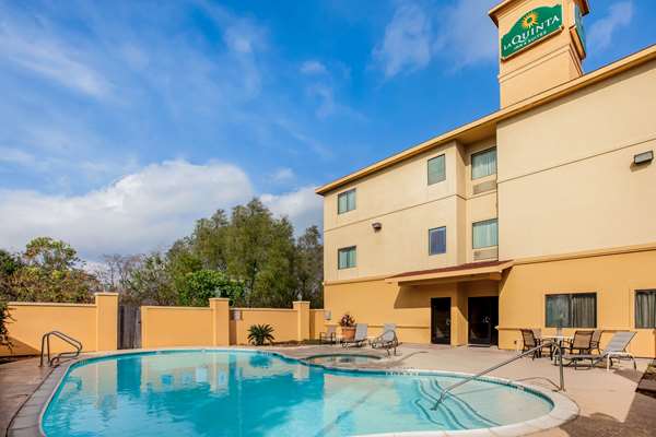 Pool - La Quinta Inn & Suites Pasadena