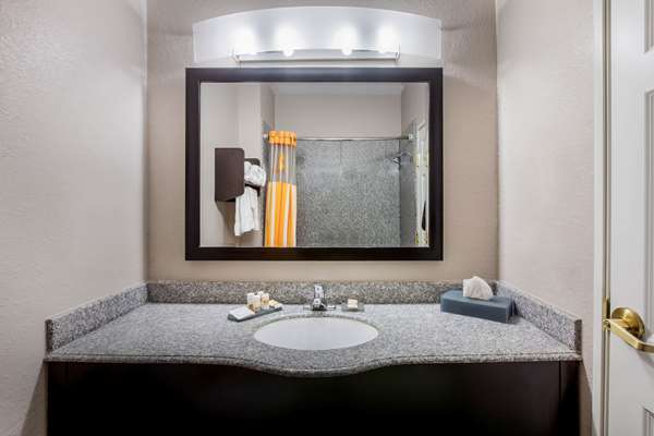  - La Quinta Inn & Suites Pasadena