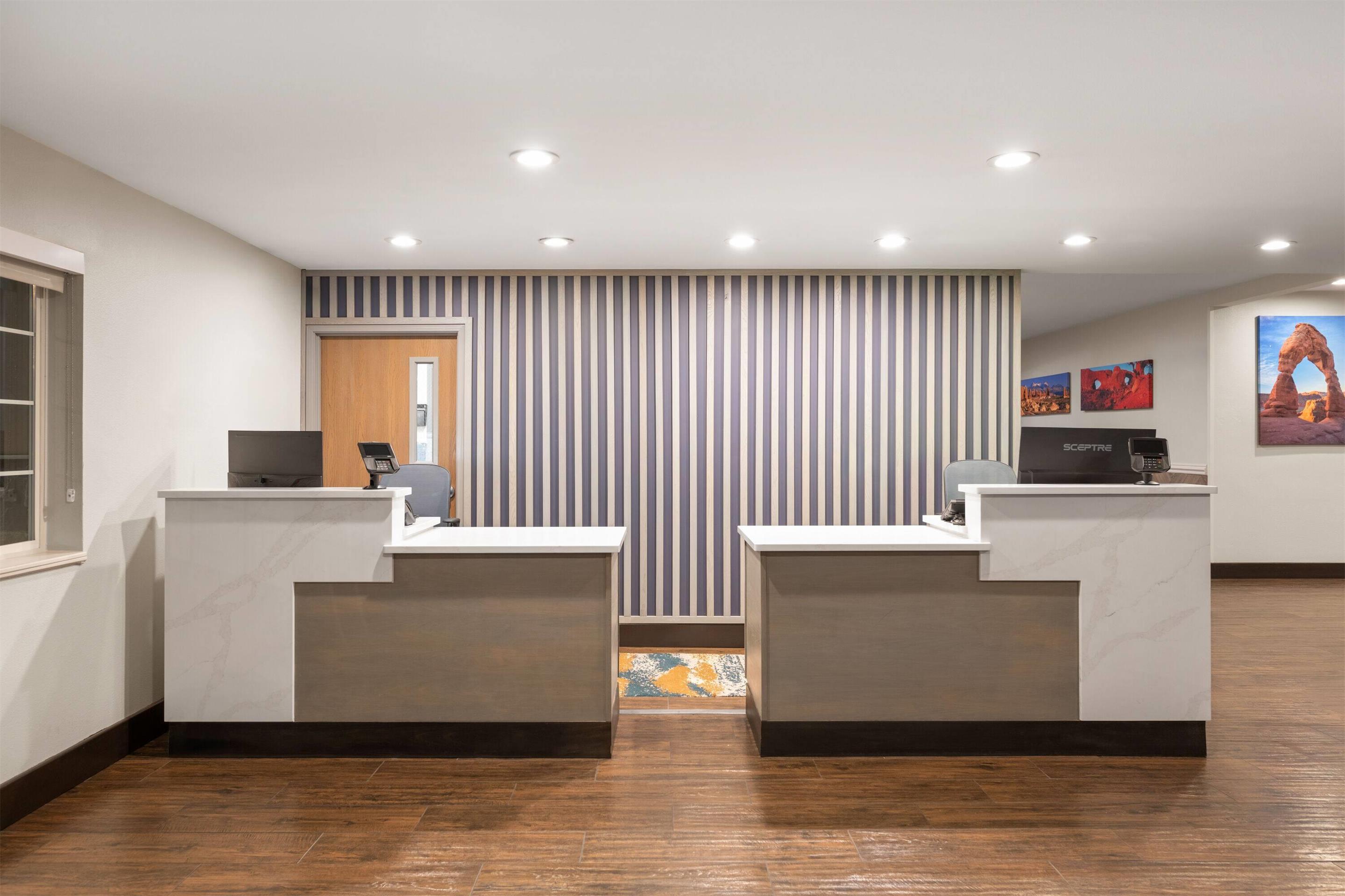 Reception | La Quinta Inn & Suites by Wyndham Moab