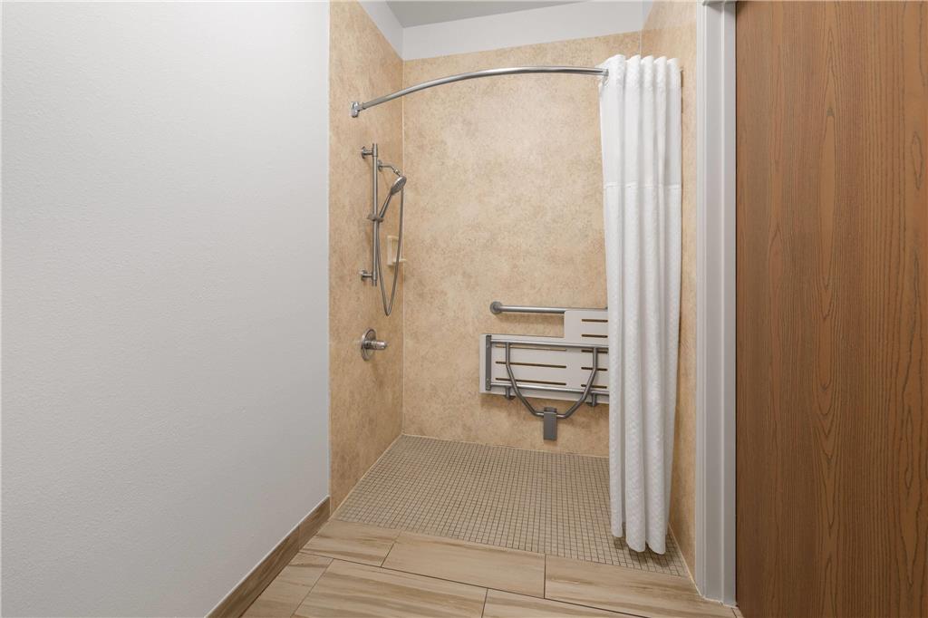 LA QUINTA INN STE MOAB-guestroom-Guest Room,Bathroom,Shower,Accessibility,On-Site.jpg