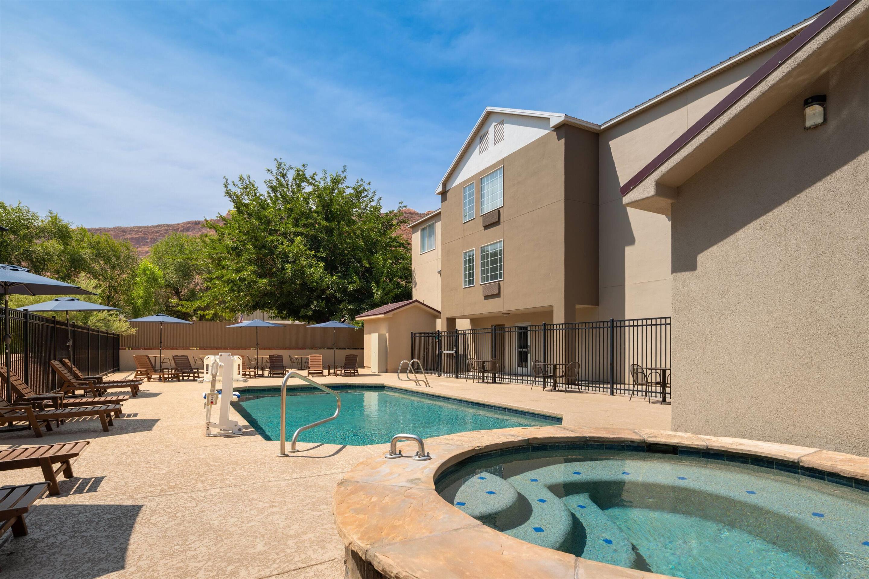 Pool | La Quinta Inn & Suites by Wyndham Moab