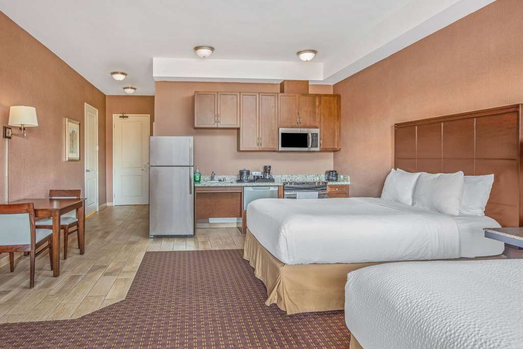 LA QUINTA INN STE PASO ROBLES-guestroom-Guest Room,Suite,On-Site.jpg