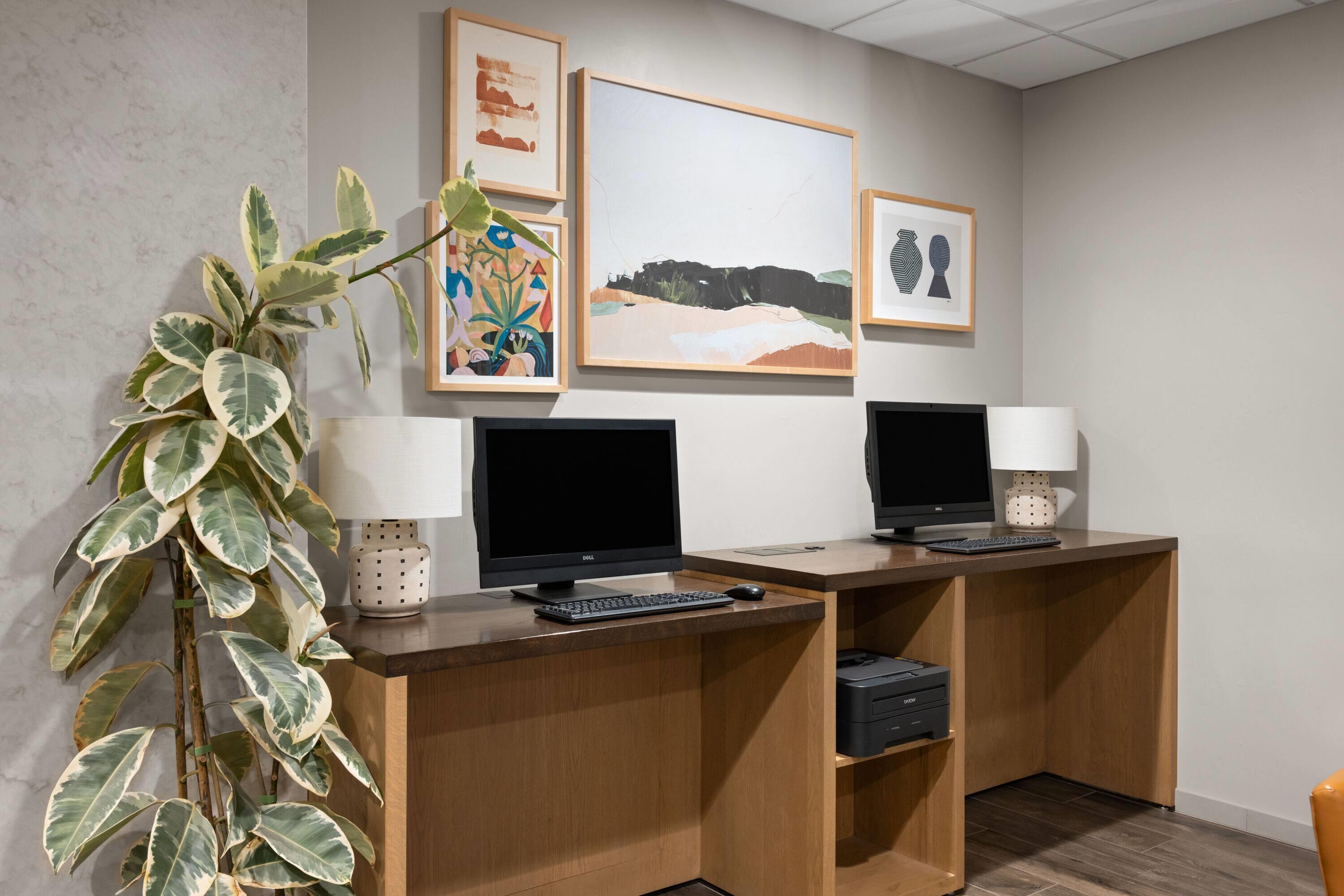Business Center | La Quinta Inn & Suites by Wyndham Paso Robles