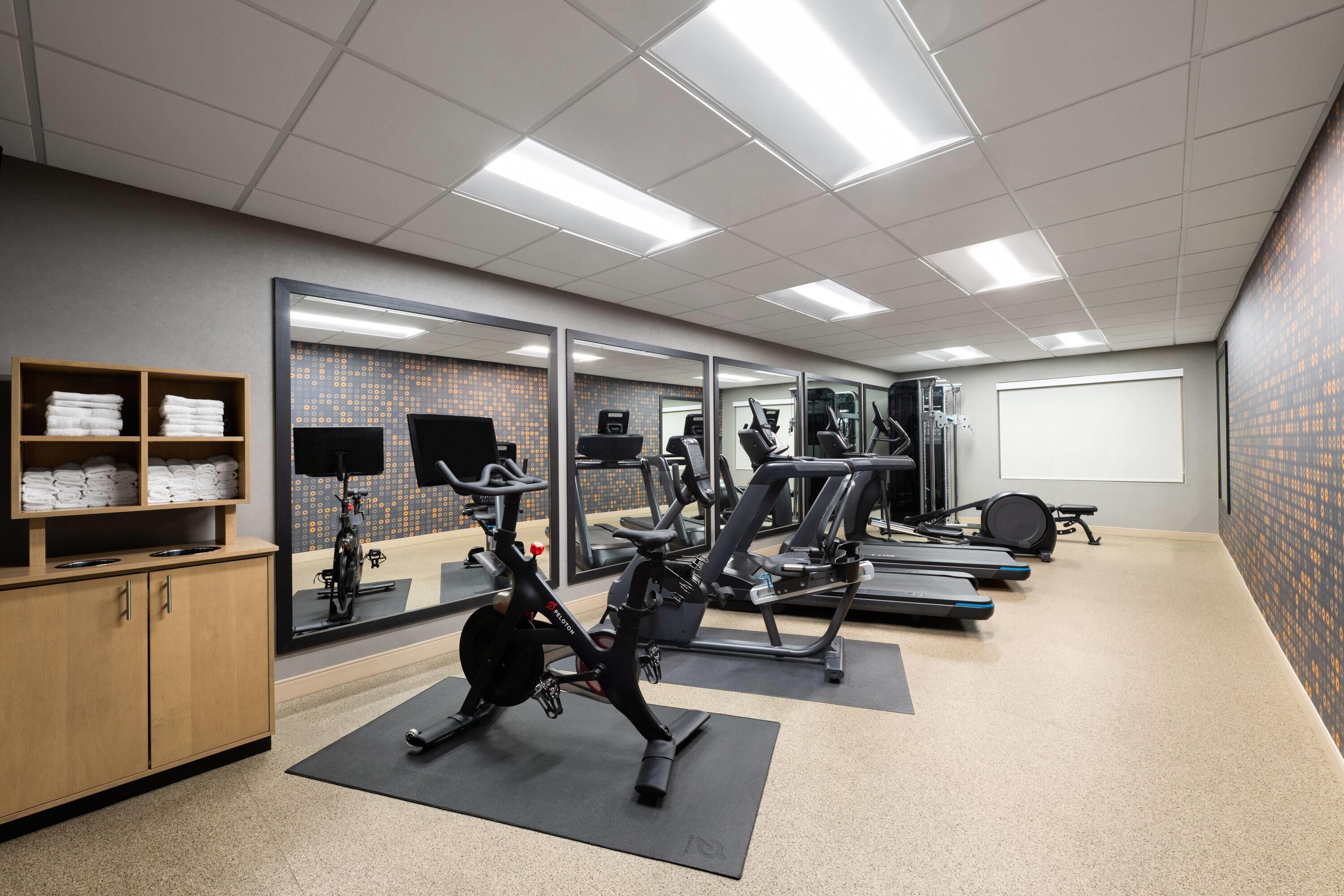 Health club fitness center gym | La Quinta Inn & Suites by Wyndham Paso Robles