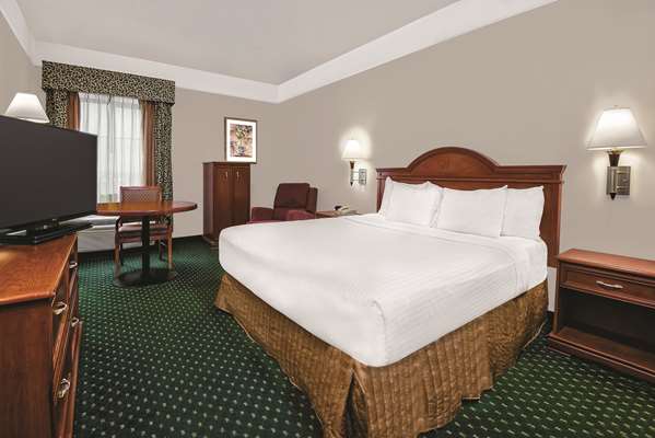  - La Quinta Inn & Suites Stephenville