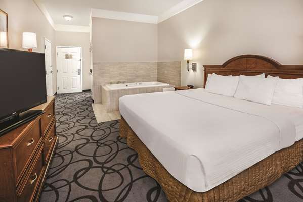  - La Quinta Inn & Suites Stephenville