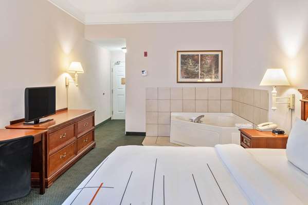 Suite - La Quinta Inn & Suites Airport Fort Myers - I-75, Exit 131