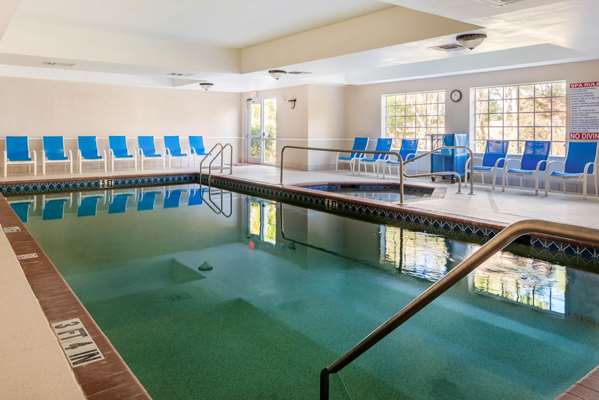 Pool - La Quinta Inn & Suites Airport Fort Myers - I-75, Exit 131