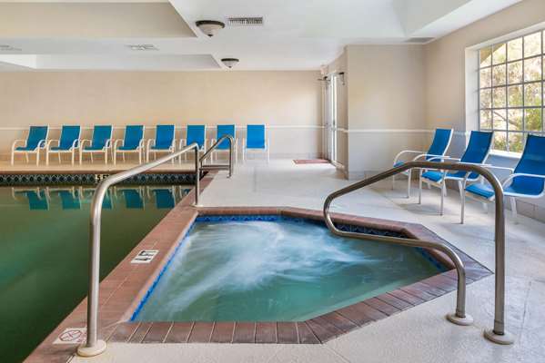 Pool - La Quinta Inn & Suites Airport Fort Myers - I-75, Exit 131