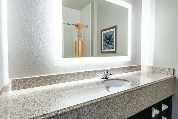  - La Quinta Inn & Suites West Phoenix - I-10, Exit 137 & 139