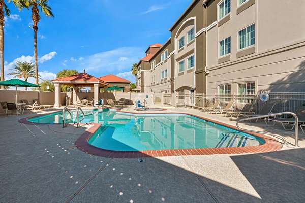 Pool - La Quinta Inn & Suites West Phoenix - I-10, Exit 137 & 139