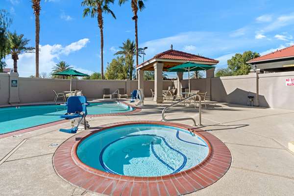 Pool - La Quinta Inn & Suites West Phoenix - I-10, Exit 137 & 139